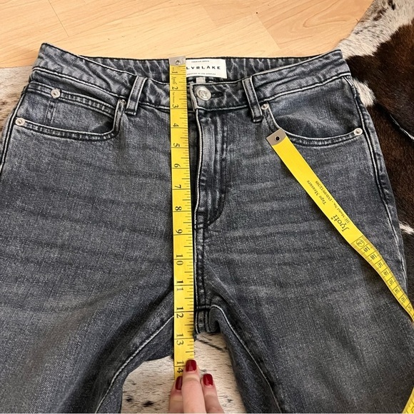 SLVRLAKE Lou Lou Slim Straight Jean In River Moon
Grey Wash Size 27 - Picture 10 of 11